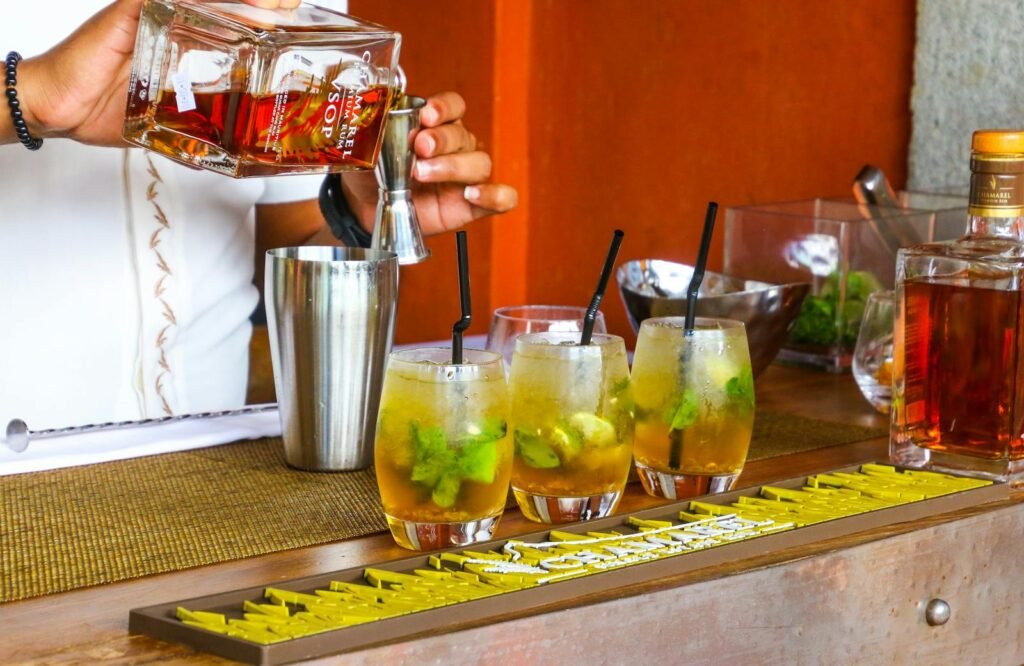 Person Preparing Rum Drink - Tendencias coctelería Miami