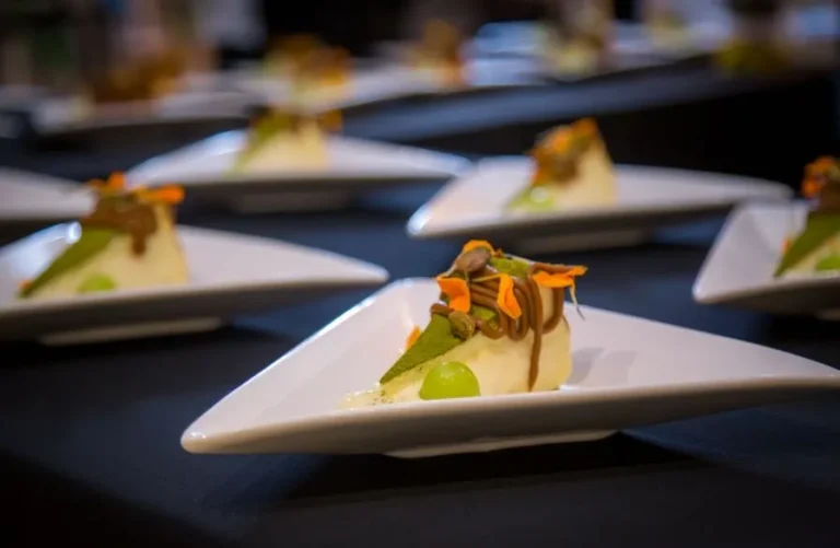 Cheesecake Vasco con Polvo de Pistacho-Matcha