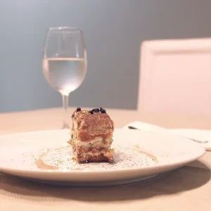 Postre Cremoso y vino